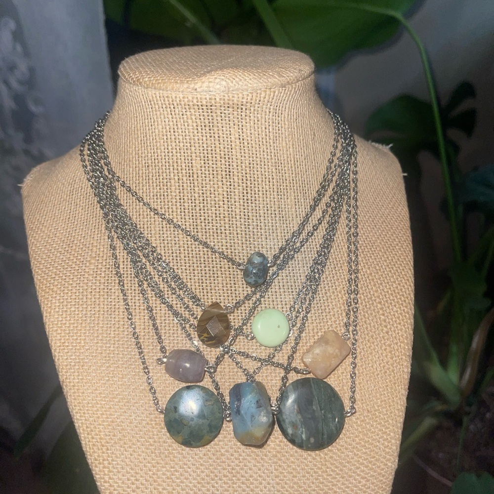 IN SHOW Split crystal necklaces